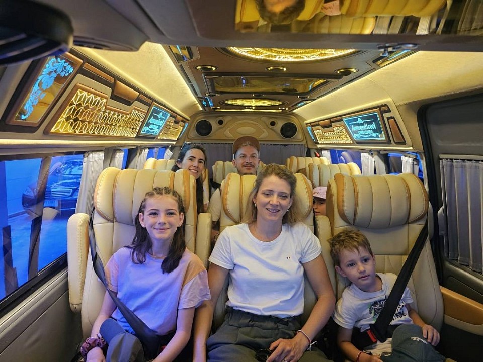 Vip van service travel with driver by 10 seats