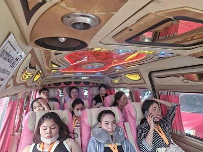 Vip van service travel by 10 seats