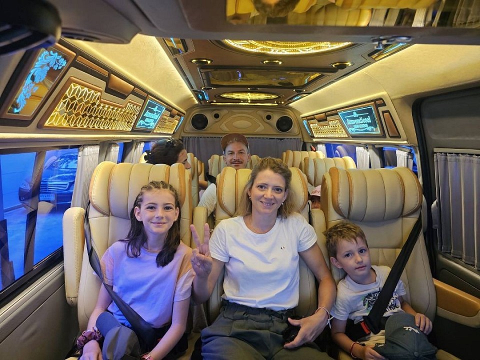 Vip van service travel from bangkok to khaoyai