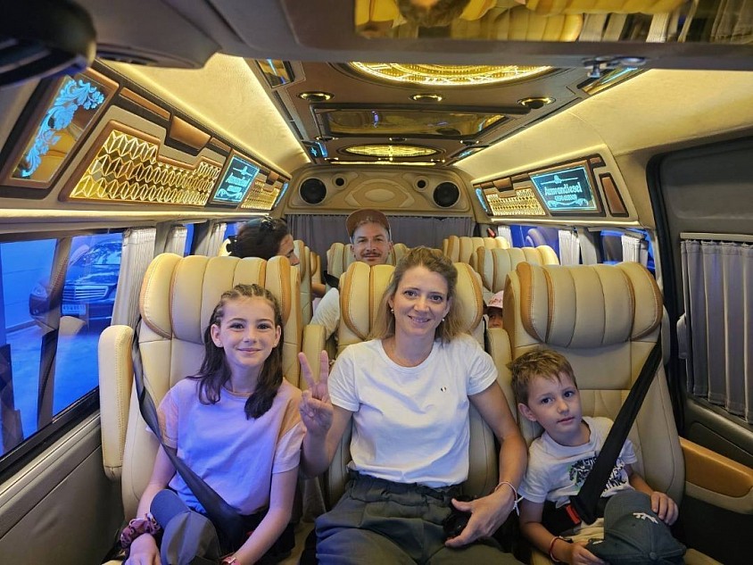 Vip van service travel from bangkok to khaoyai