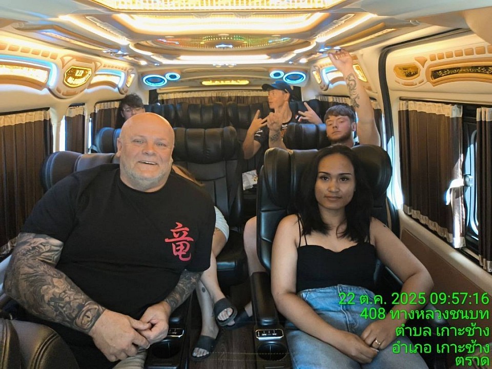 Luxury Van service travel from Bangkok to Ubon ratchathani