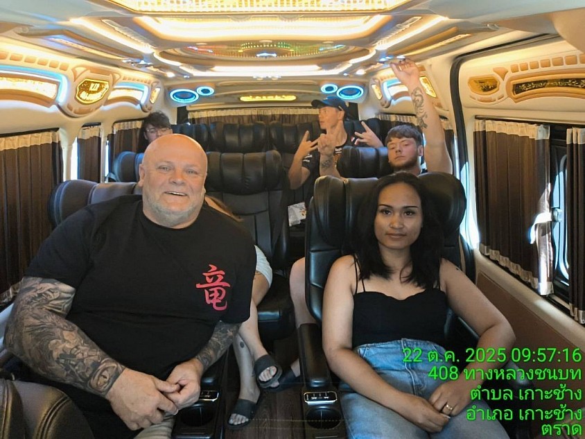Luxury Van service travel from Bangkok to Ubon ratchathani